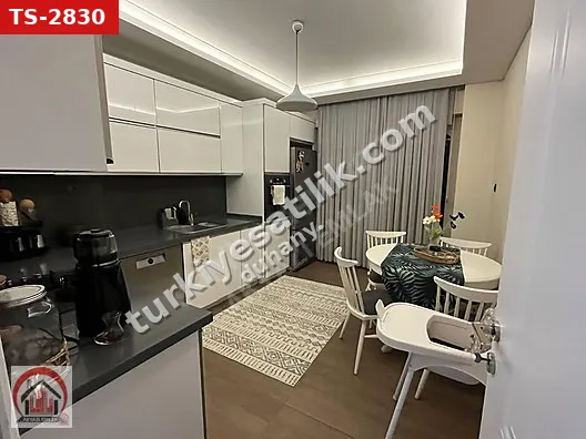 AKYAZI EMLAK'TAN MERKEZDE SİTE İÇERİSİNDE KİRALIK 2+1 DAİRE