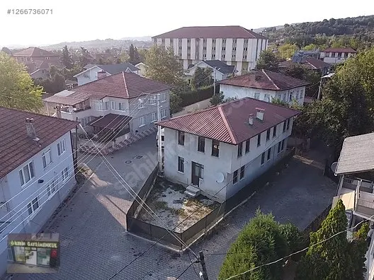HENDEK DEREBOĞAZINDA ESKİ YAPILI 336 m² EVLİ ARSA!